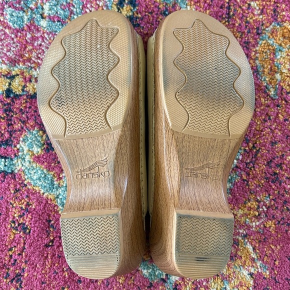 Dansko | Women’s light tan Sheri Cut Out Clog, embossed roses, Euro sz 38 US 7.5 - Picture 2 of 13